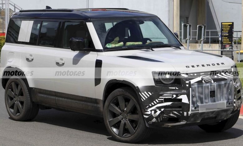 2028 Land Rover Defender Facelift Spotted