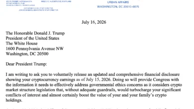 Warren Demands Trump Crypto Disclosures