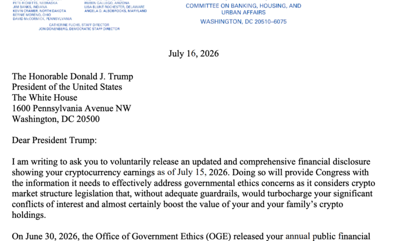 Warren Demands Trump Crypto Disclosures