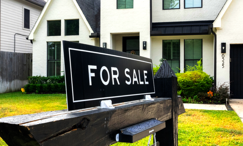 US Housing Market Shifts Toward Buyers
