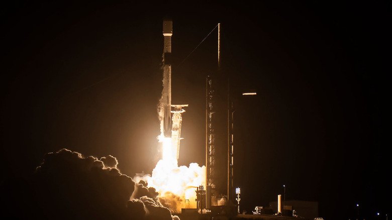 SpaceX Rocket to Crash Into Moon