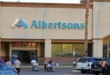 1784901088 Albertsons shoppers