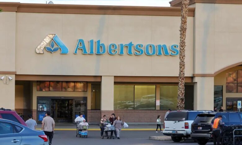 1784901088 Albertsons shoppers