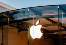 Apple Delays Smart Glasses Over Privacy
