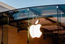 Apple Delays Smart Glasses Over Privacy