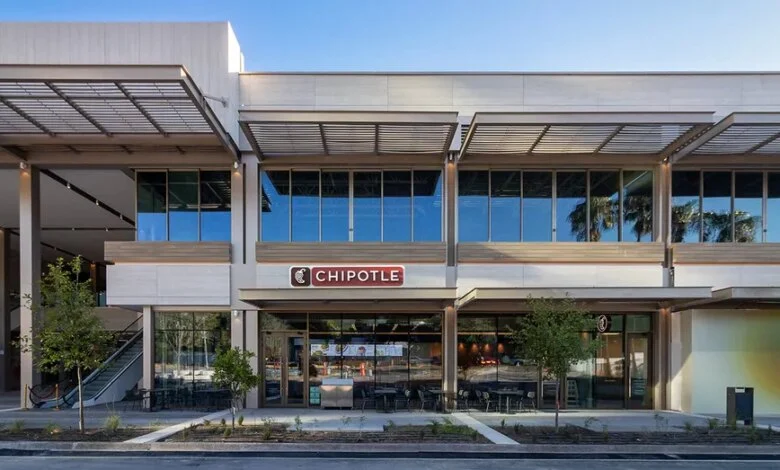 Chipotle Debuts First Restaurant in Mexico
