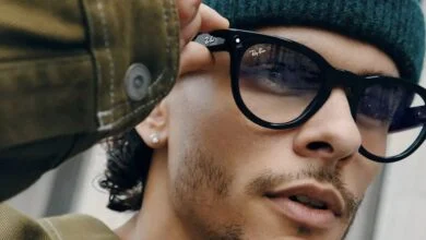 Apple Delays Smart Glasses Launch