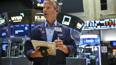 Fed Rate Hesitancy and Crude Spike Trigger Wall Street Sell-Off 9 Wall Street and Global Stocks Slump as Oil Surges