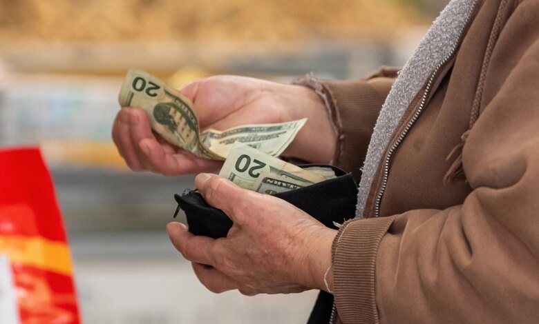 The Greenback’s Enduring Dominance: Why Standard Chartered Sees a ‘Re-Dollarization’ Trend 1 The Future of the U.S. Dollar