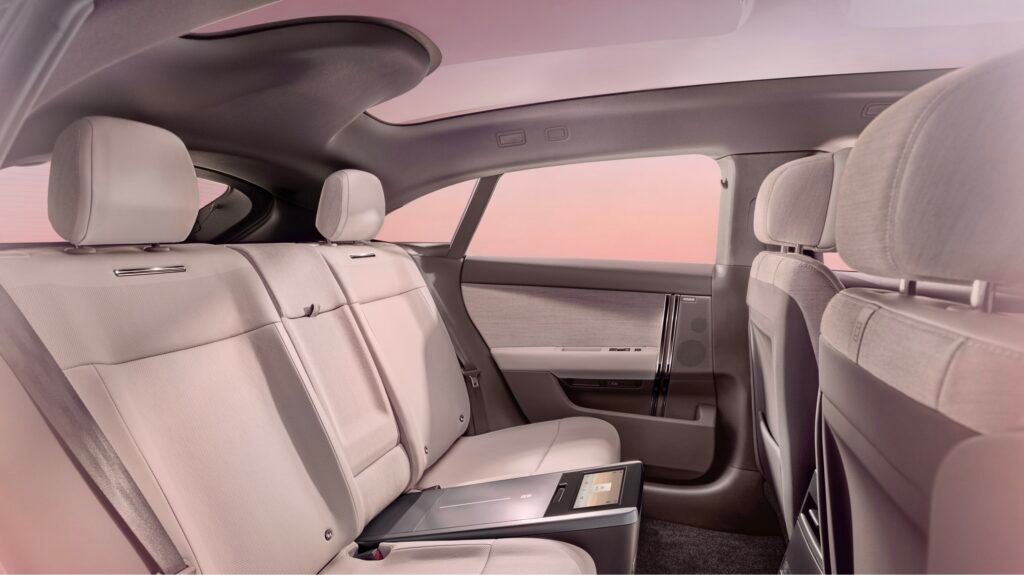 Range Rover Previews Ultra-Minimalist Electric Grand Tourer Built on New EMA Platform 2 RR GT interior