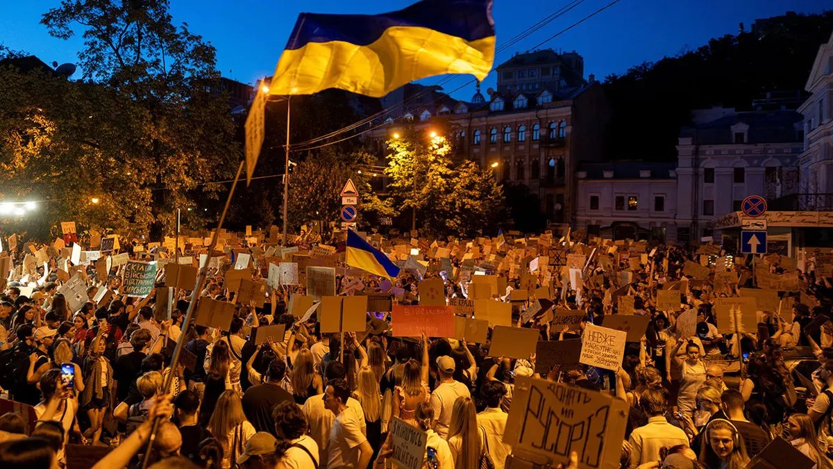 Ukraine Strikes Moscow in Massive Drone Offensive Amid Internal Leadership Turmoil 4 People protest against Ukrainian President Volodymyr Zelenskiy's decision to replace Mykhailo Fedorov as defense minister