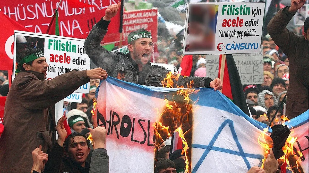 Strategic Alliances vs. Public Backlash: The Dual Reality of Israel’s Global Standing 2 anti Israel protest istanbul turkey
