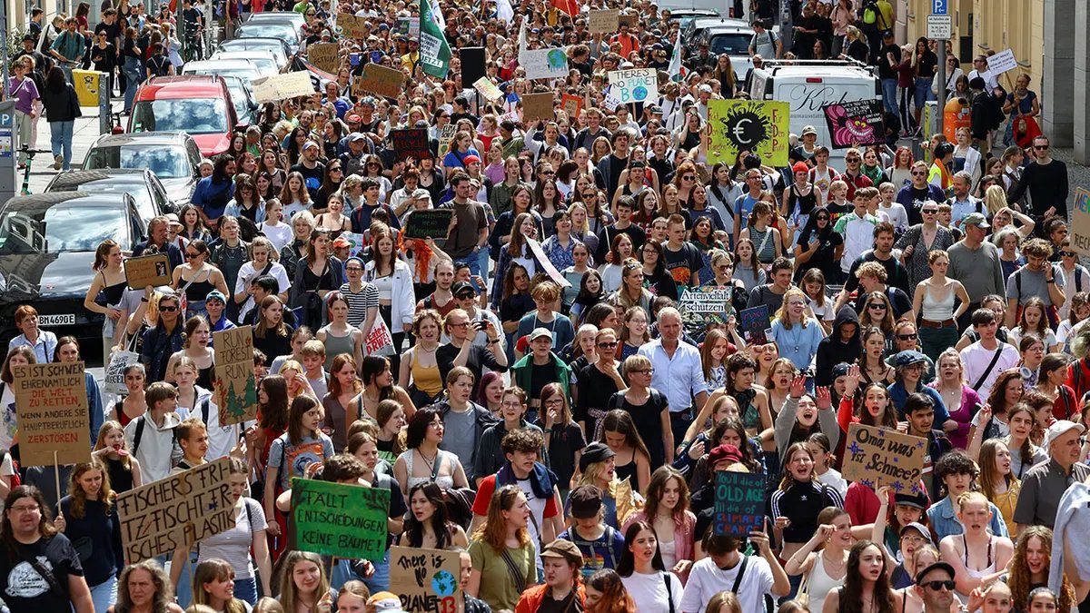 Czech Minister Warns EU Climate Mandates Threaten Industrial Collapse 2 Protest for social and climate-friendly Europe, in Berlin