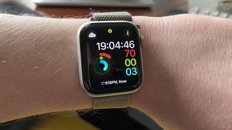 Smartwatches Offer Algorithmic Estimates Rather Than Accurate Calorie Counts, Studies Show 4 An Apple Watch Series 5