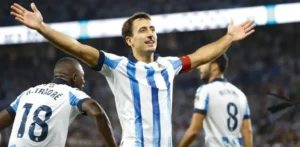 Oyarzabal Stays at Real Sociedad
