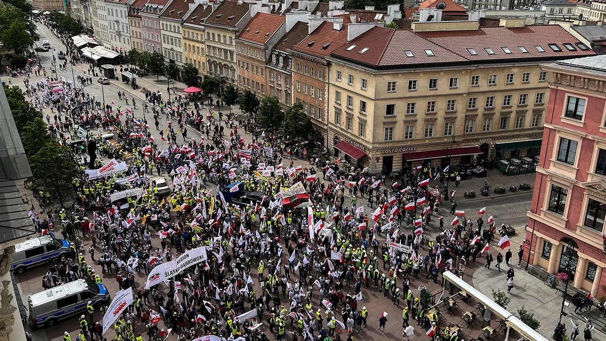 Czech Minister Warns EU Climate Mandates Threaten Industrial Collapse 3 Protest against the European Green Deal in Warsaw, Poland