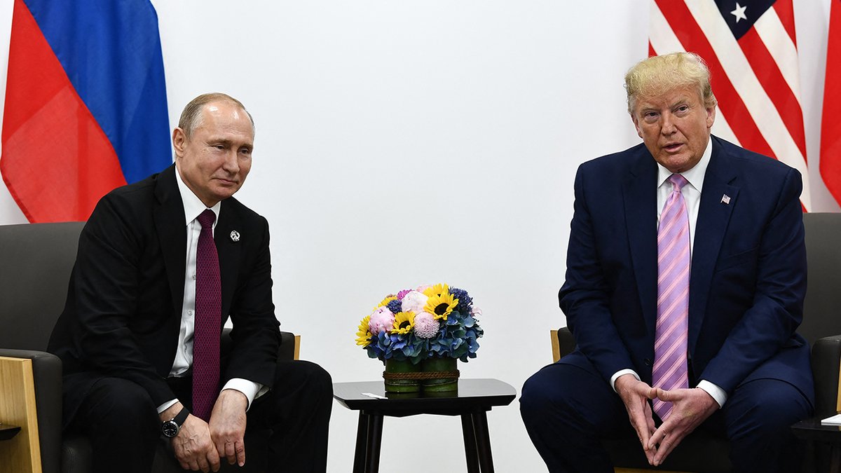 Trump Signals Putin Ready for Peace Deal as Russia Threatens Western Troops 2 Putin and Trump meet in 2019