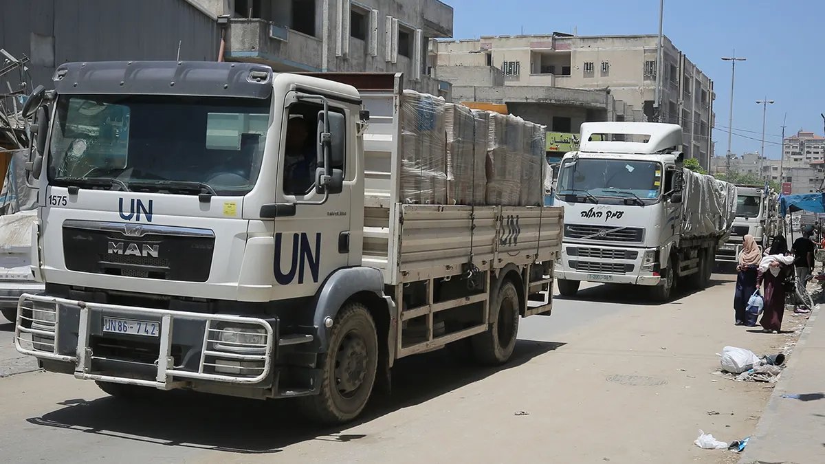 U.S. Investigation Targets 1,500 UNRWA Staff Over Alleged Terrorist Ties 2 UNRWA aid trucks