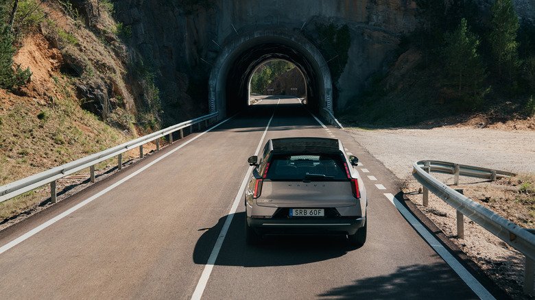 2027 Volvo EX60 First Drive: A Technical Leap Forward with Software Growing Pains 7 A silver 2027 Volvo EX60 approaching a mountain tunnel