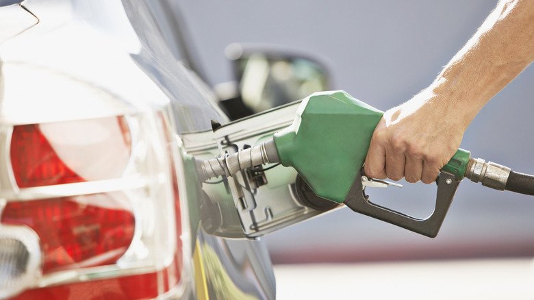 Does Charging Your Smartphone in the Car Use Fuel? Here Is the Real Impact 2 A person fueling up a car