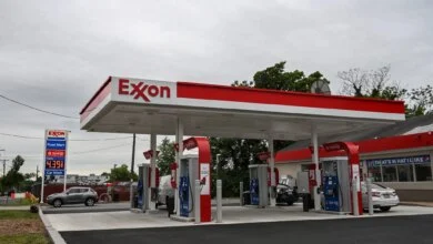 Global Refining Bottleneck Decouples Fuel Prices From Crude Oil's Decline 7 Refining Bottleneck Keeps Fuel Prices High