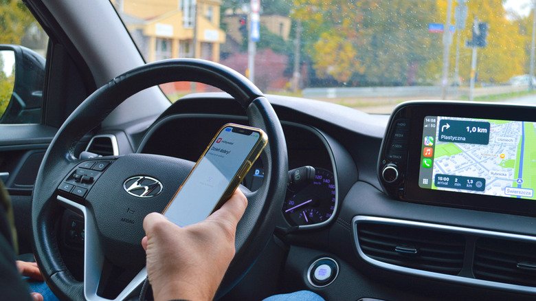 Preventing Smartphone Overheating in Cars