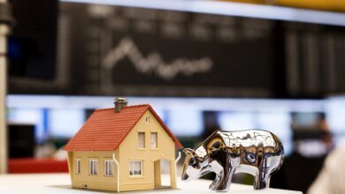 Young Investors Turn to Stocks Over Real Estate