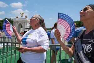Heat Waves Strain U.S. Power Bills and Routines