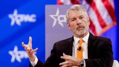Saylor Uses ChatGPT for $15B Offering