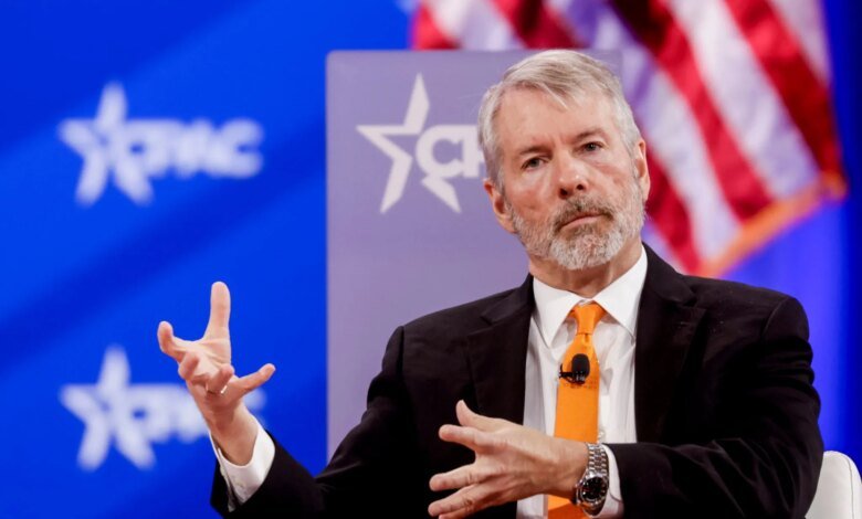 Saylor Uses ChatGPT for $15B Offering