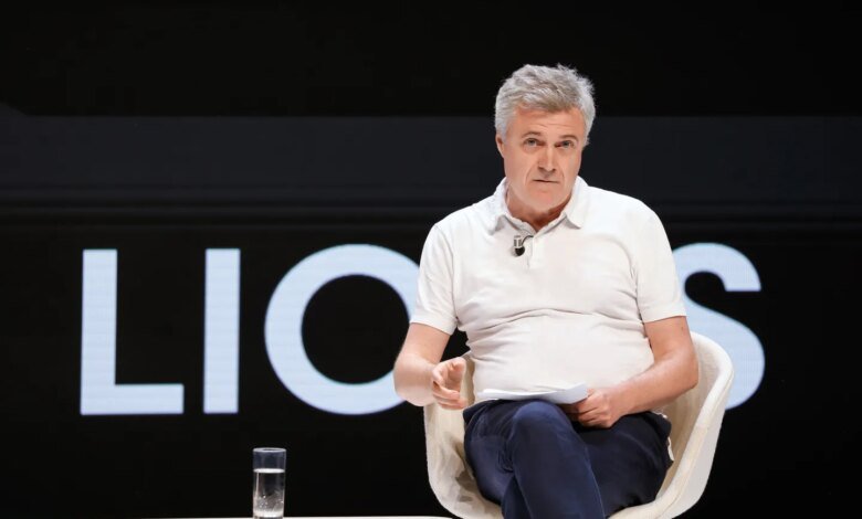 Mark Read Steps Down