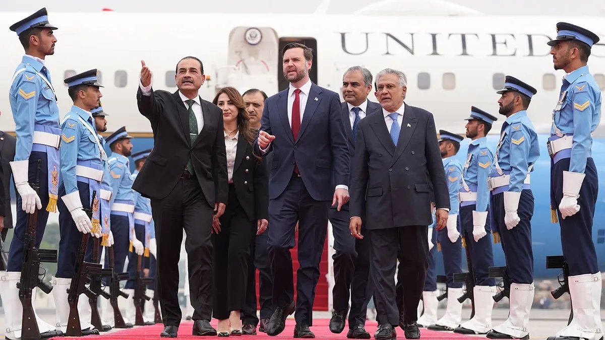 U.S. Mediators Under Scrutiny as Talks with Iran Shift to Strait of Hormuz Shipping Deal 2 U.S. Vice President JD Vance (C) walks with Pakistan's Chief of Defence Forces and Chief of Army Staff Field Marshall Asim Munir (L)