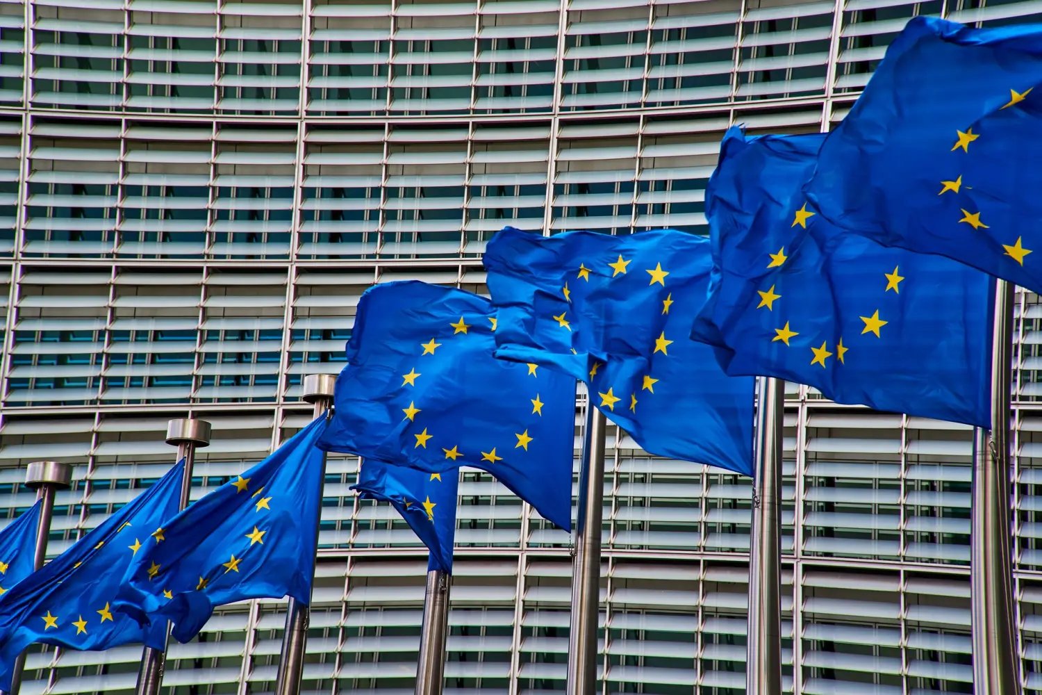 Las multas por no etiquetar IA en la Unión Europea alcanzarán los 15 millones de euros tras entrar en vigor el Artículo 50 4 Europa, Loot Boxes