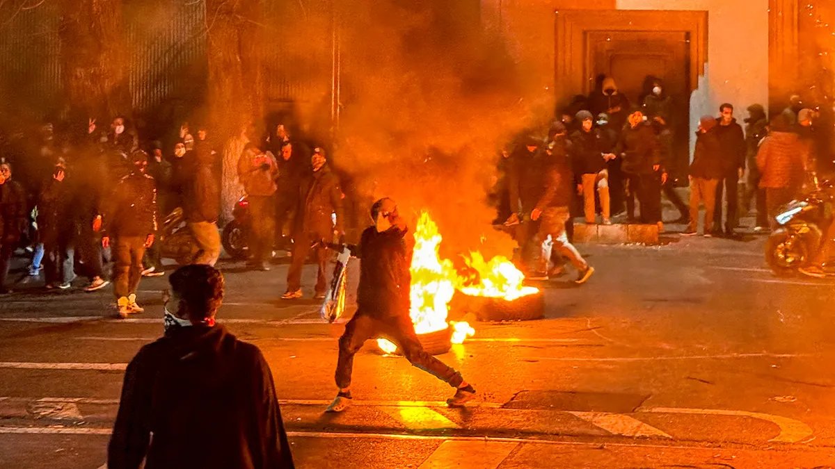 Triple-Digit Food Inflation and Currency Collapse Drive Iran's Household Crisis 3 Iranian protesters