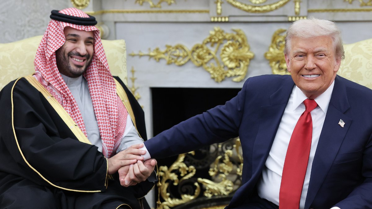 U.S. Mediators Under Scrutiny as Talks with Iran Shift to Strait of Hormuz Shipping Deal 5 U.S. President Donald Trump smiles with Crown Prince and Prime Minister Mohammed bin Salman of Saudi Arabia during a bilateral meeting in the Oval Office.
