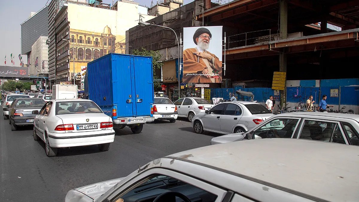 Triple-Digit Food Inflation and Currency Collapse Drive Iran's Household Crisis 5 Tehran streets