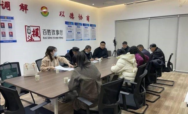 Photo taken in February 2022 shows residents of Pangshanhu community, Jiangling subdistrict, Wujiang district, Suzhou city, east China’s Jiangsu province, in a meeting held by the community to discuss matters concerning the upgrading and renovation of a road in Wujiang district. (Photo/Wujiang district committee of the Chinese People’s Political Consultative Conference)
