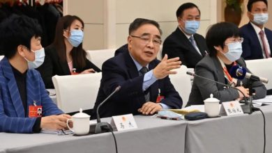Zhang Boli, a deputy to the National People’s Congress, proposes summarizing the experience of fighting COVID-19 in various sectors as a way of sharing what was learned and improving future responses. (Photo by Du Jianxiong/chinadaily.com.cn)