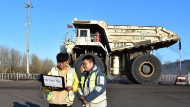 Staff members with China Mobile’s branch in Inner Mongolia autonomous region debug 5G network connectivity for the autonomous operations of large mining dump trucks at an open-pit mine of Shenhua Baori Hiller Energy Co., Ltd. (Photo/China Mobile’s branch in Inner Mongolia autonomous region)