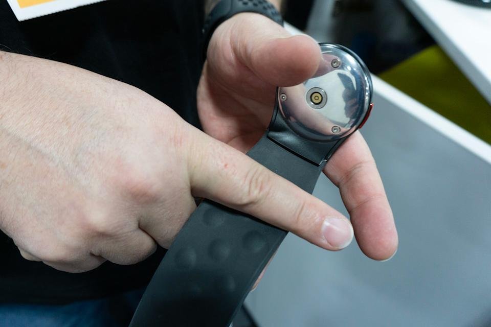 سوار Aleye: نظارات ميتا الذكية تفتح آفاقاً جديدة لفهم تعابير الوجه عبر الاهتزازات 1 alleye haptics