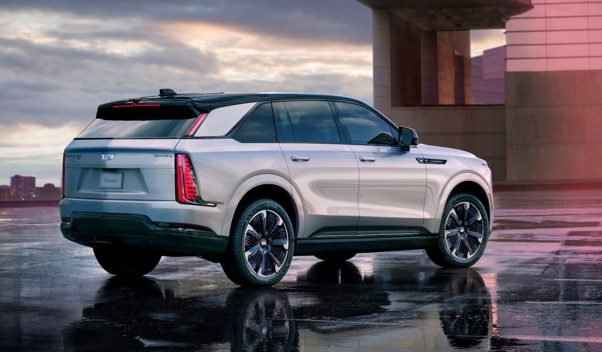 اختبار-السيارة-كاديلاك-موسيقى