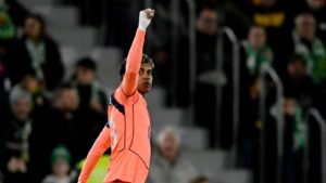 برشلونة يتصدر الليغا