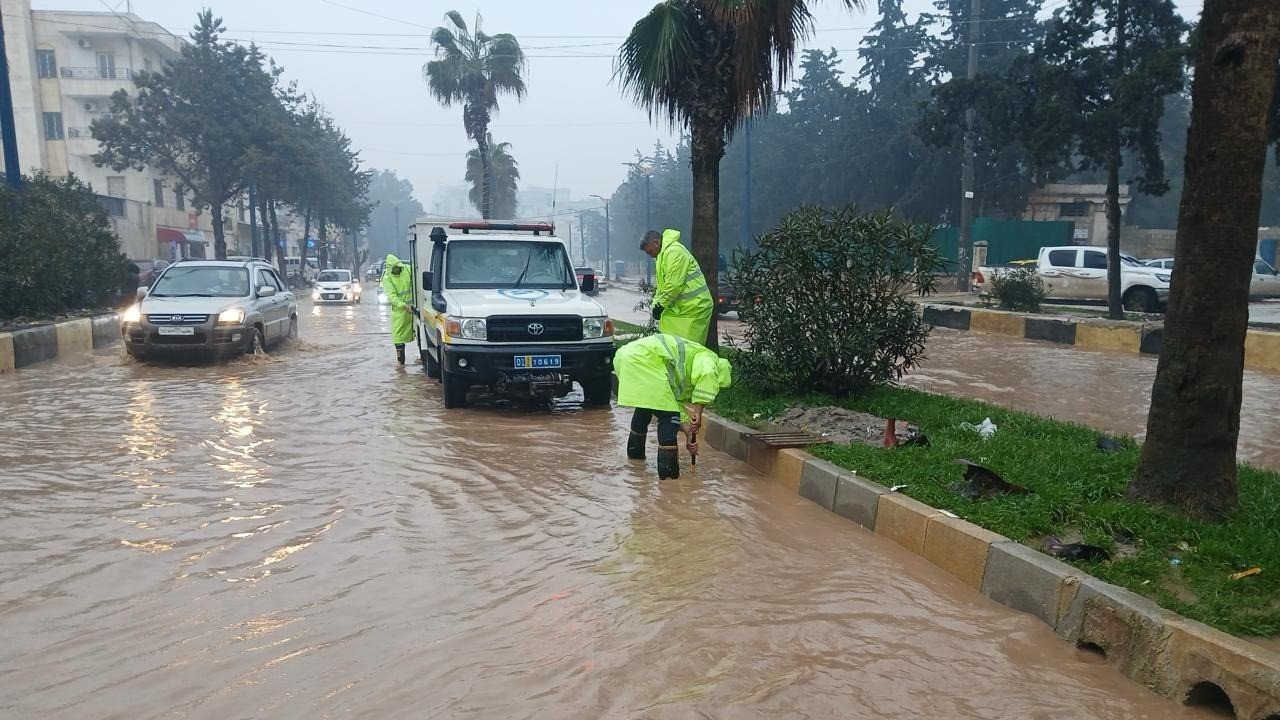 فيضانات عارمة تضرب شمال غرب سوريا وتخلف ضحايا وأضرارًا جسيمة 1 سيول سوريا