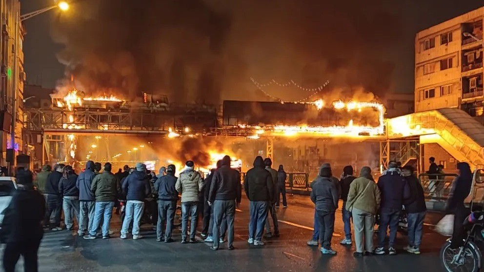 الكشف عن عملية إرسال سري لآلاف أجهزة ستارلينك لدعم اتصال المحتجين 1 إرسال ستارلينك سراً