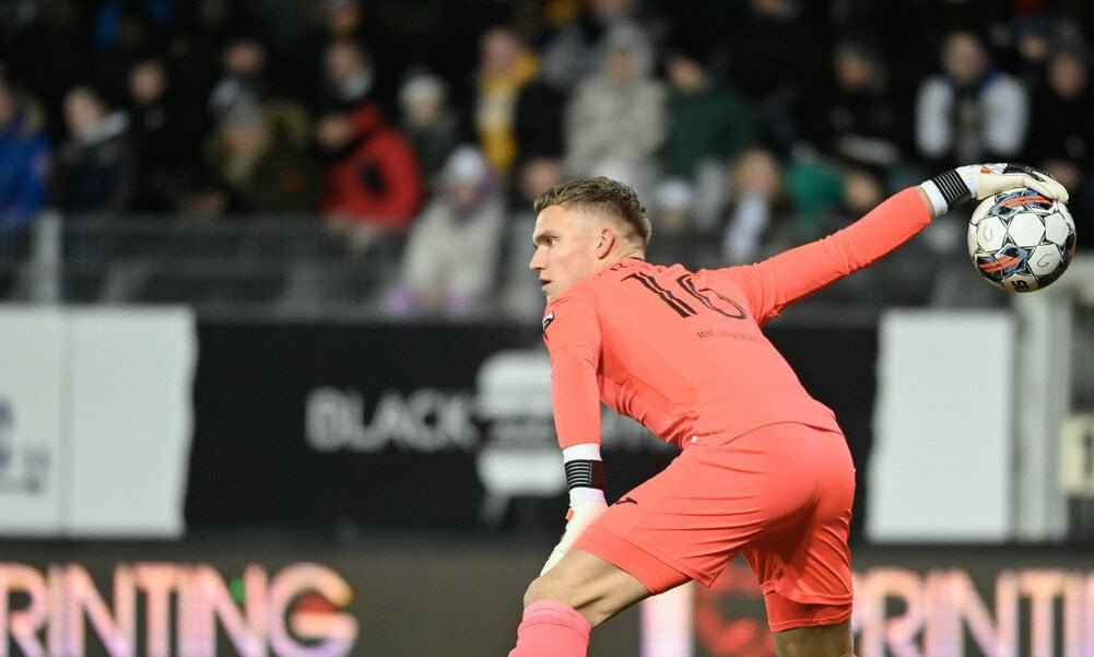 تشيلسي يجهز لخطوة حاسمة لضم حارس برايتون الشاب 1 Verbruggen-Chelsea-Tottenham-Transfer