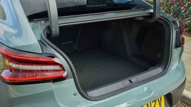 سيتروين-eC4X-مراجعة-ميزات-الشرق-الاوسط