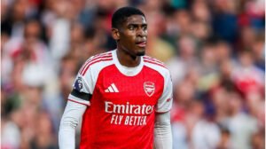 آرسنال وبرينتفورد: تحدي الصدارة