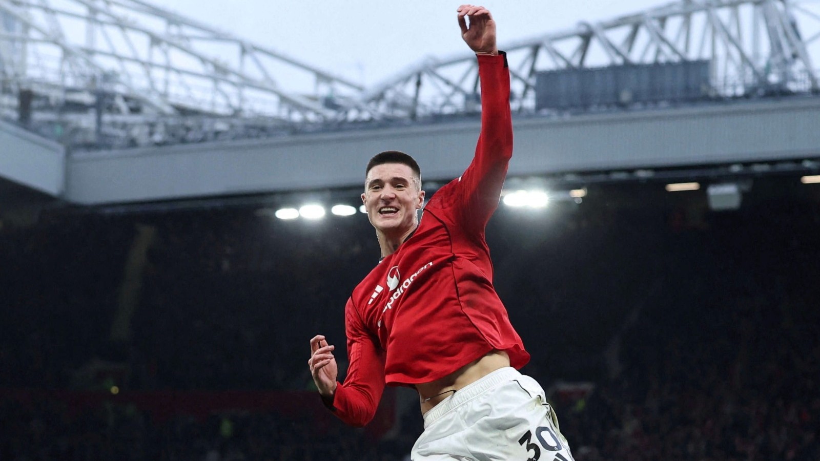 مانشستر يونايتد ينتزع فوزًا دراميًا على فولهام بهدف سيسكو المتأخر 1 يونايتد يفوز على فولهام