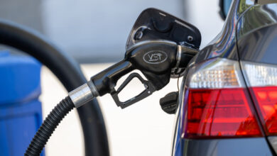 تراجع قياسي في أسعار الوقود بأسواق عالمية: هل تنعكس الموجة على الشرق الأوسط؟ 2 تراجع_أسعار_الوقود_2026_تأثير_الشرق_الأوسط