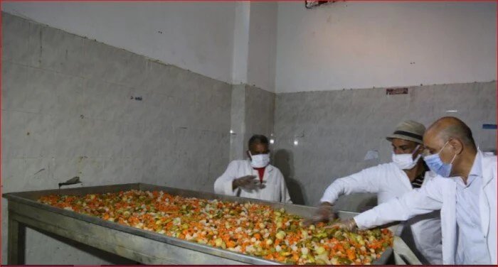 ضبط 315 طن مخللات مجهولة المصدر بمصنع غير مرخص بالمنوفية